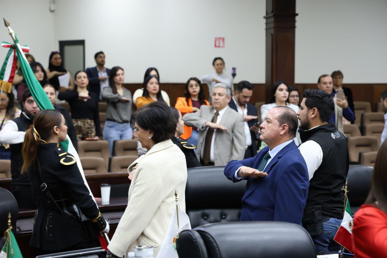Con llamado a la unidad, Congreso conmemora Día de la Bandera