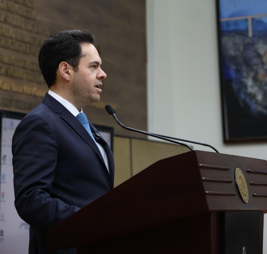 Propone Alejandro Mojica fortalecer adopción en Durango