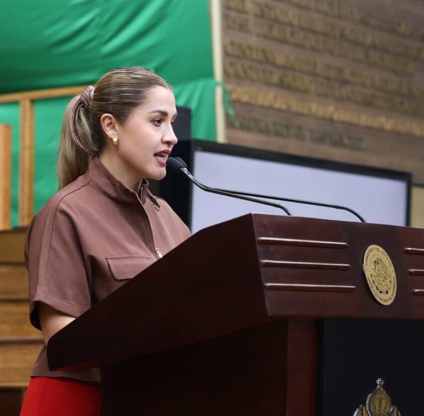 Llama Gaby Vázquez a atender salud mental en escuelas