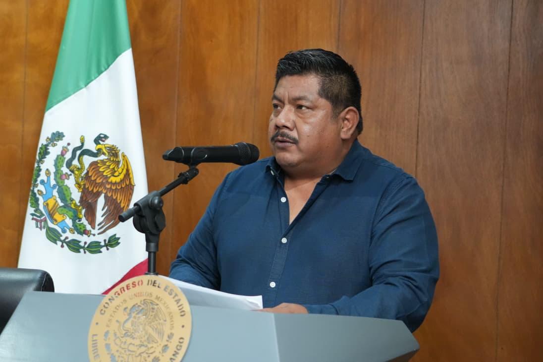 Promueve Bernabé Aguilar ley para reconocer medicina tradicional indígena en Durango